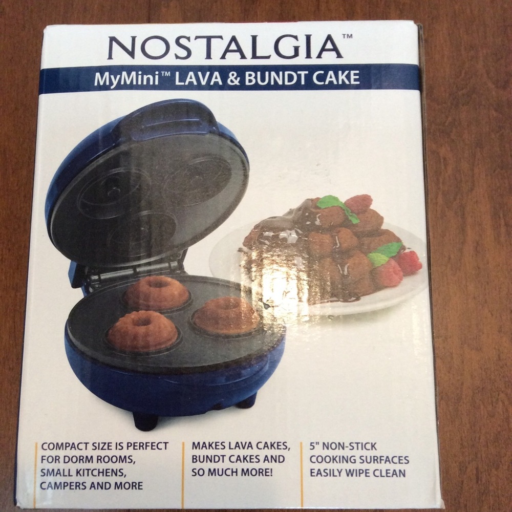 ***FLASH*** 💙New Nostalgia Mini Donut Maker💙